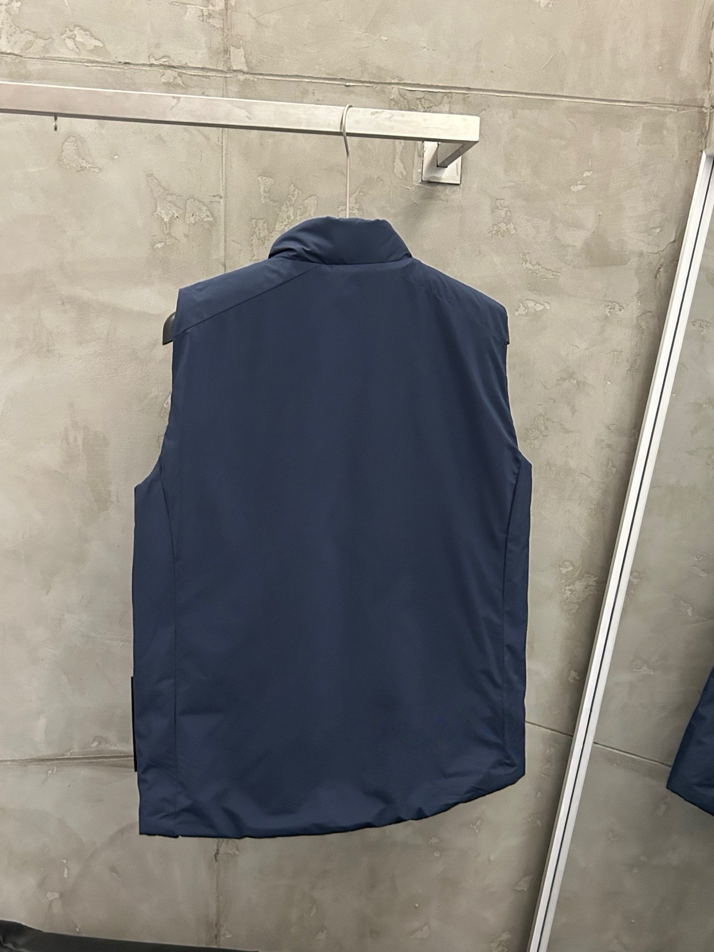 Unisex Activewear Breathable Insulated Vest Man Woman Warmth Durable Tyono Outerwear Stand Collar Slimming Mid-Layer