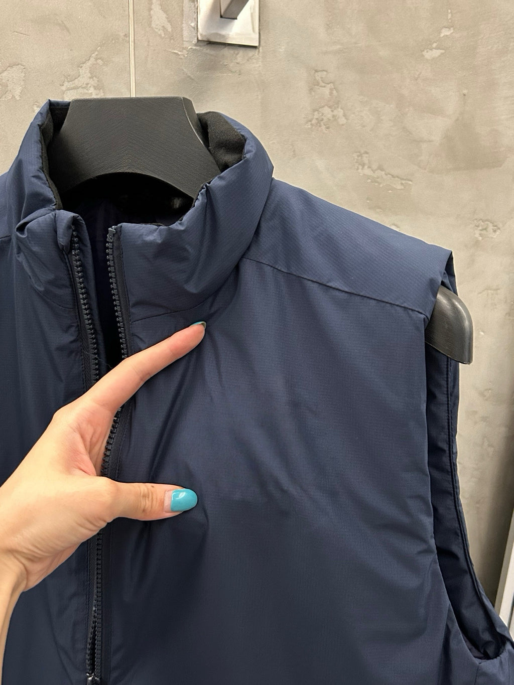 Unisex Activewear Breathable Insulated Vest Man Woman Warmth Durable Tyono Outerwear Stand Collar Slimming Mid-Layer