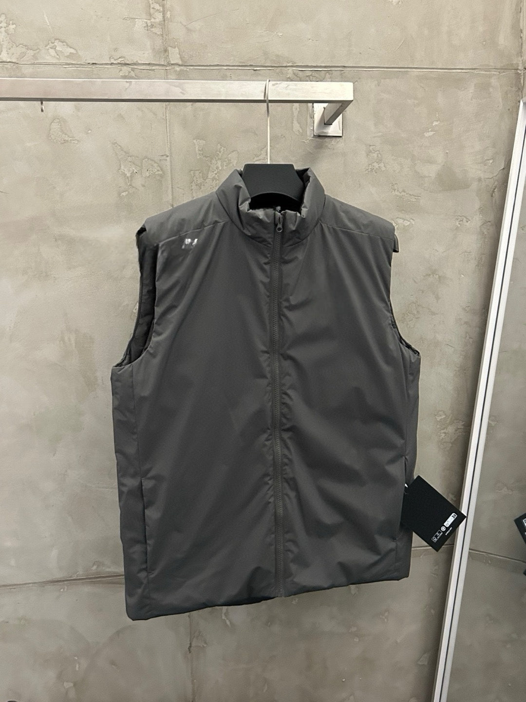 Unisex Activewear Breathable Insulated Vest Man Woman Warmth Durable Tyono Outerwear Stand Collar Slimming Mid-Layer