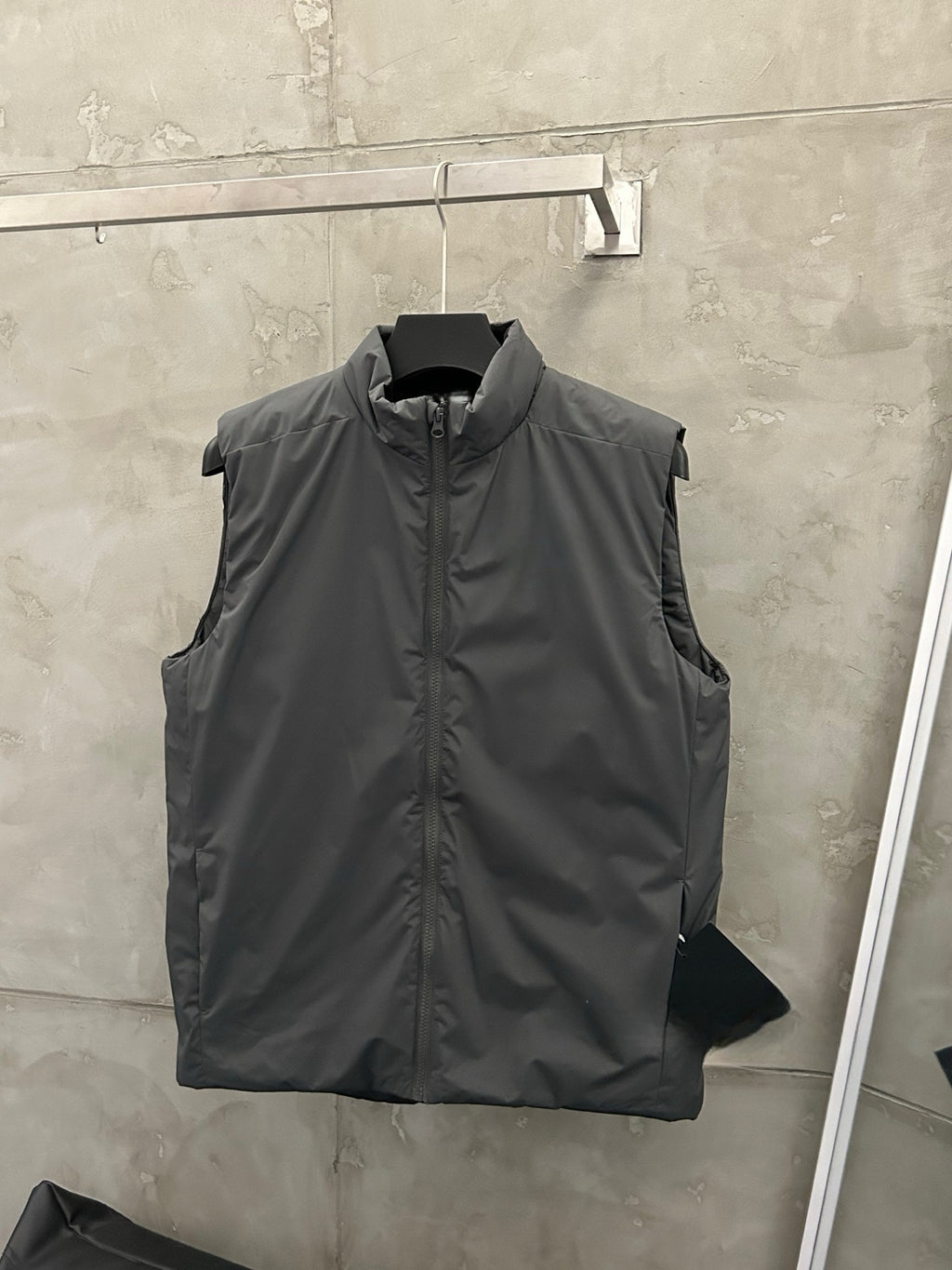 Unisex Activewear Breathable Insulated Vest Man Woman Warmth Durable Tyono Outerwear Stand Collar Slimming Mid-Layer