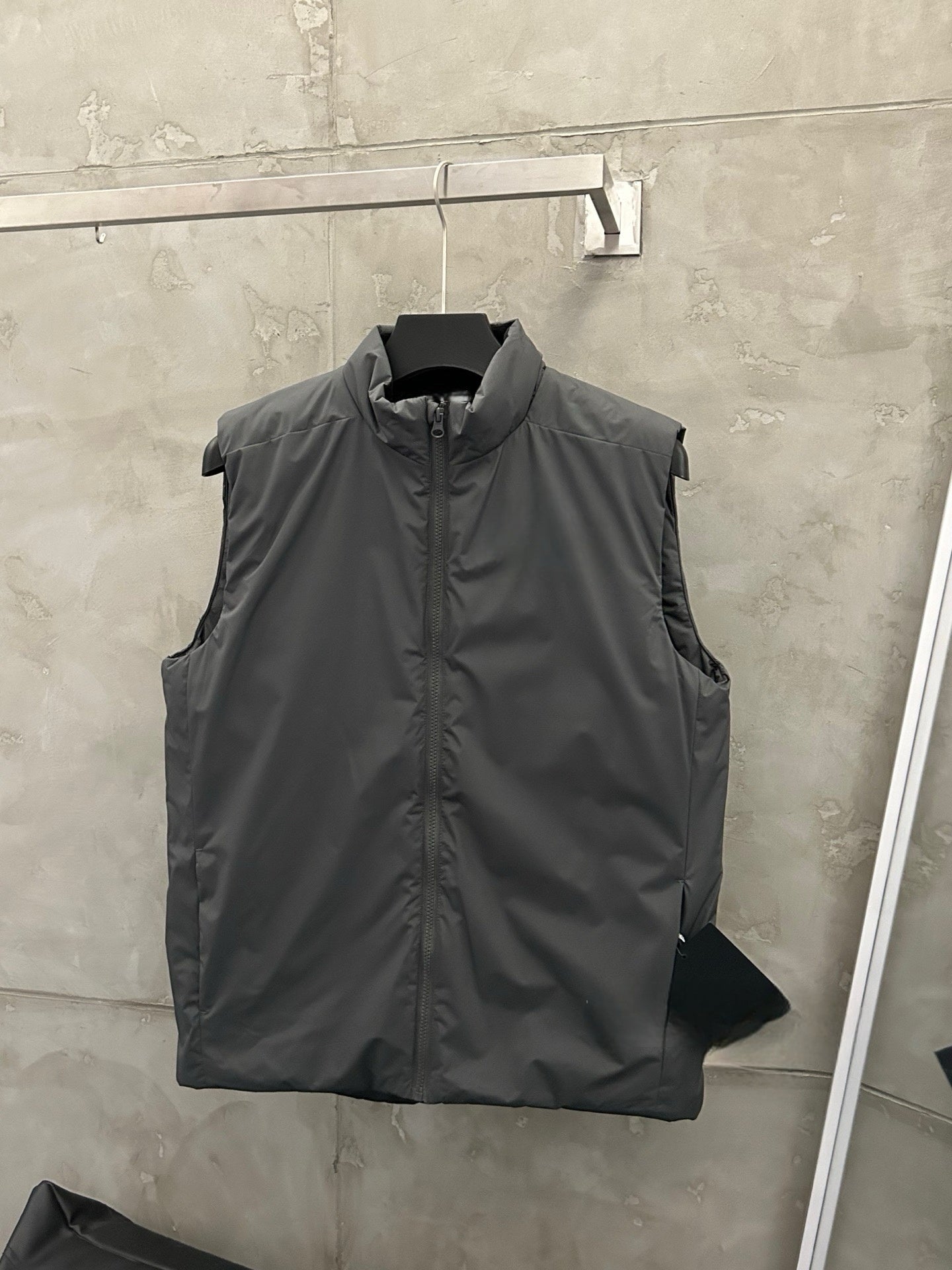 Unisex Activewear Breathable Insulated Vest Man Woman Warmth Durable Tyono Outerwear Stand Collar Slimming Mid-Layer