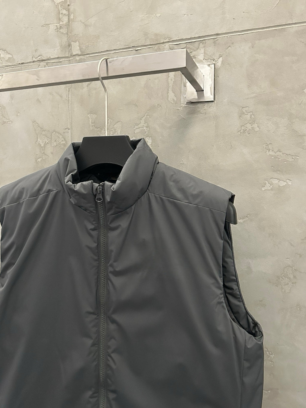 Unisex Activewear Breathable Insulated Vest Man Woman Warmth Durable Tyono Outerwear Stand Collar Slimming Mid-Layer