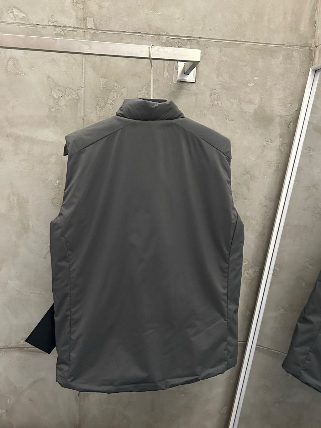 Unisex Activewear Breathable Insulated Vest Man Woman Warmth Durable Tyono Outerwear Stand Collar Slimming Mid-Layer