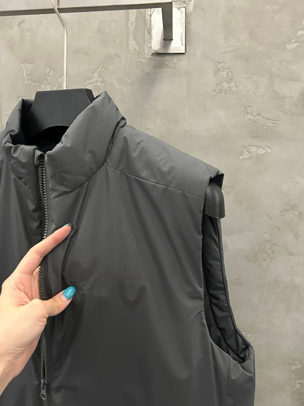 Unisex Activewear Breathable Insulated Vest Man Woman Warmth Durable Tyono Outerwear Stand Collar Slimming Mid-Layer