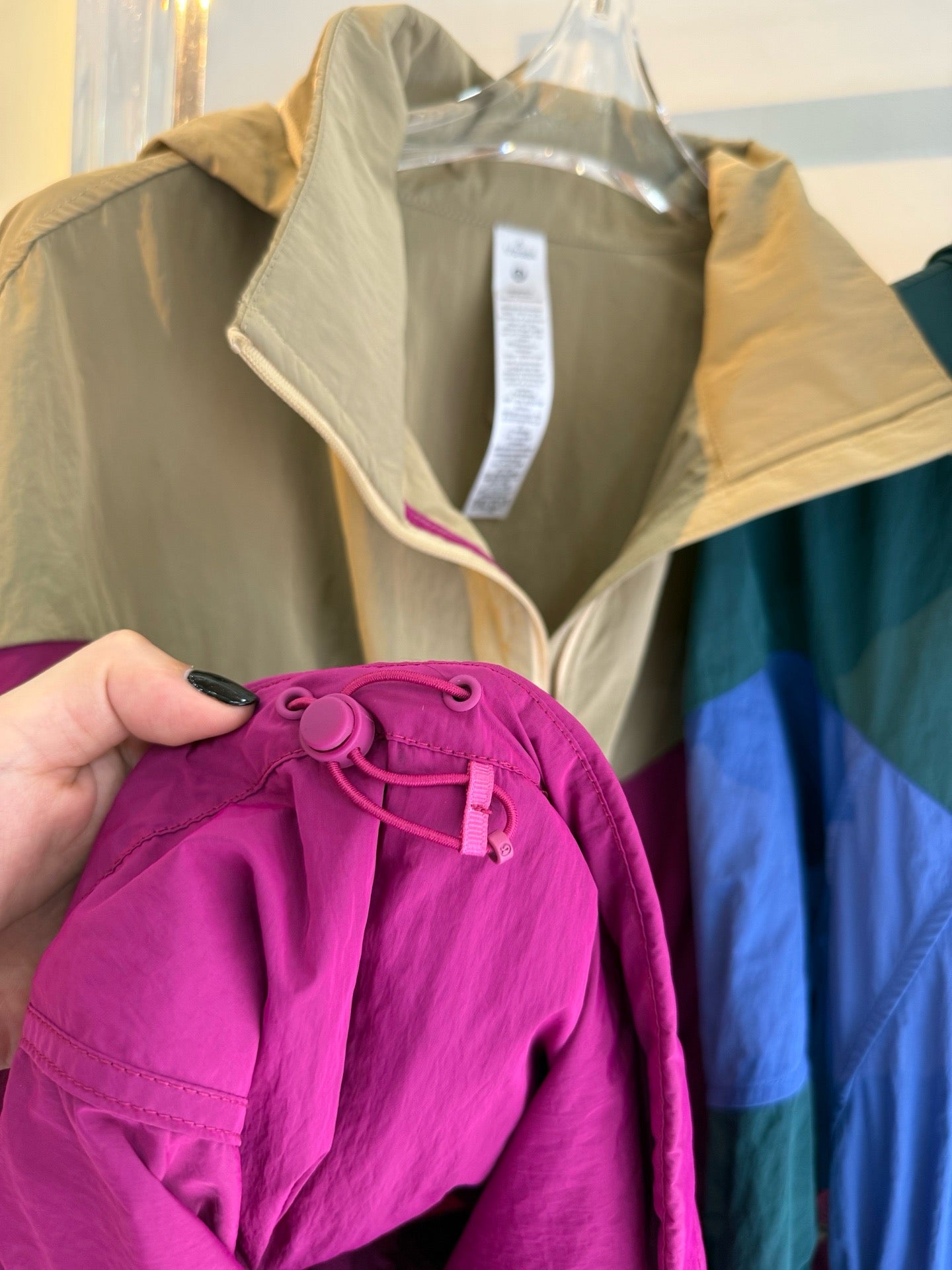 Women's Evergreen Woven Color Block Jacket Cinch Waist Slimming Outdoor Activewear Windbreaker Covers Hips sun- protective jacket Outdoor Running Camping Hiking Windbreaker Premium Quality