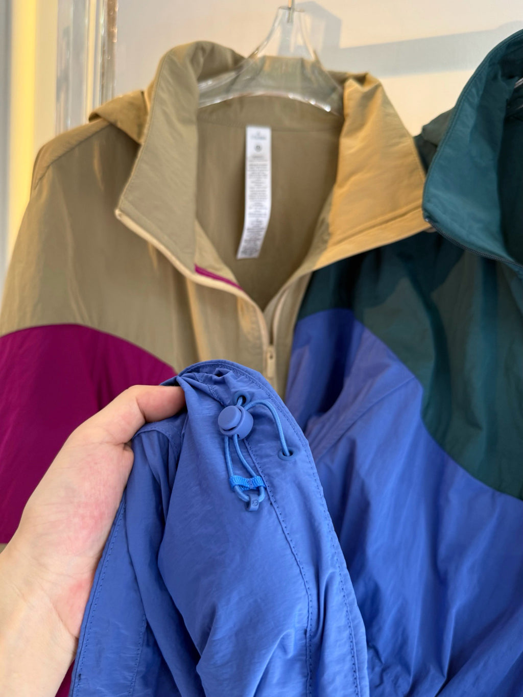 Women's Evergreen Woven Color Block Jacket Cinch Waist Slimming Outdoor Activewear Windbreaker Covers Hips sun- protective jacket Outdoor Running Camping Hiking Windbreaker Premium Quality