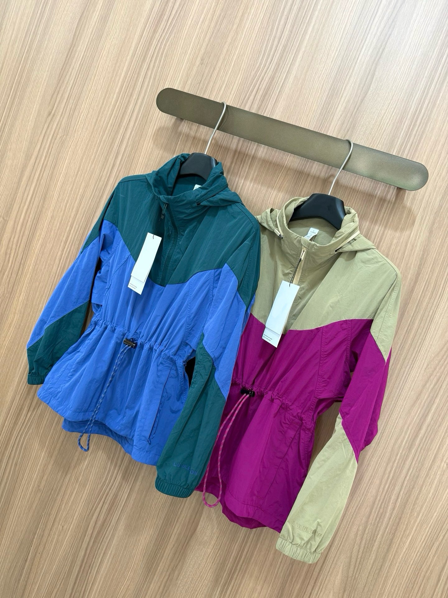 Women's Evergreen Woven Color Block Jacket Cinch Waist Slimming Outdoor Activewear Windbreaker Covers Hips sun- protective jacket Outdoor Running Camping Hiking Windbreaker Premium Quality