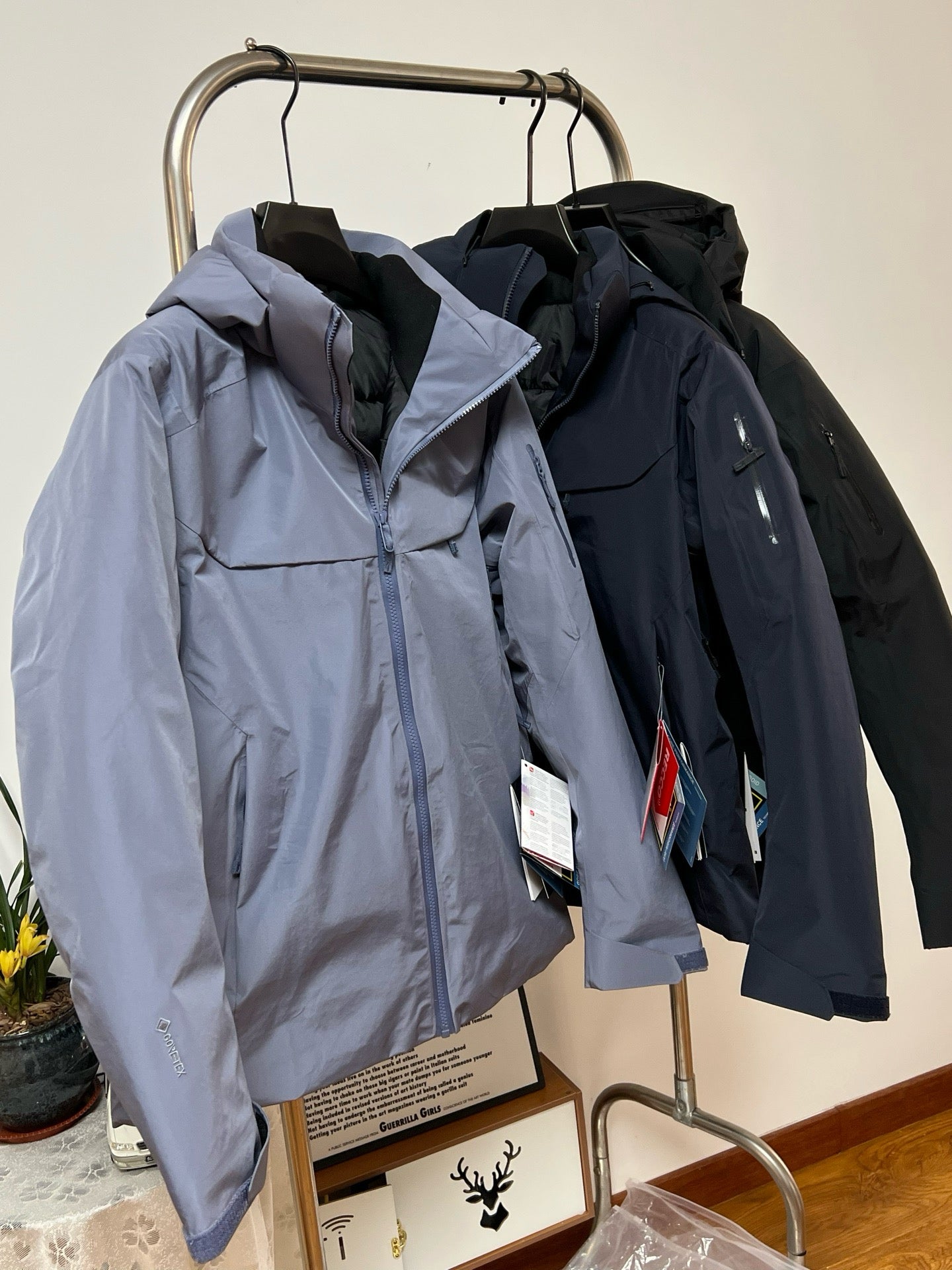 Unisex GORE-TEX Ski Down Jacket 750-Fill European Goose Down Waterproof Windproof Hooded Parka with Detachable Powder Skirt