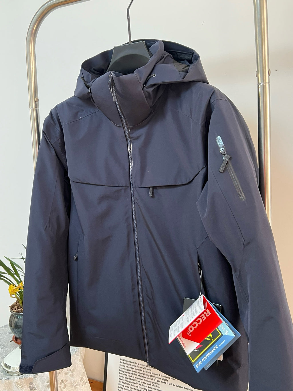 Unisex GORE-TEX Ski Down Jacket 750-Fill European Goose Down Waterproof Windproof Hooded Parka with Detachable Powder Skirt