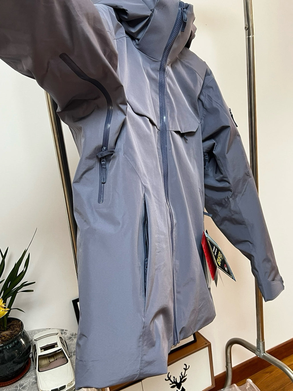 Unisex GORE-TEX Ski Down Jacket 750-Fill European Goose Down Waterproof Windproof Hooded Parka with Detachable Powder Skirt