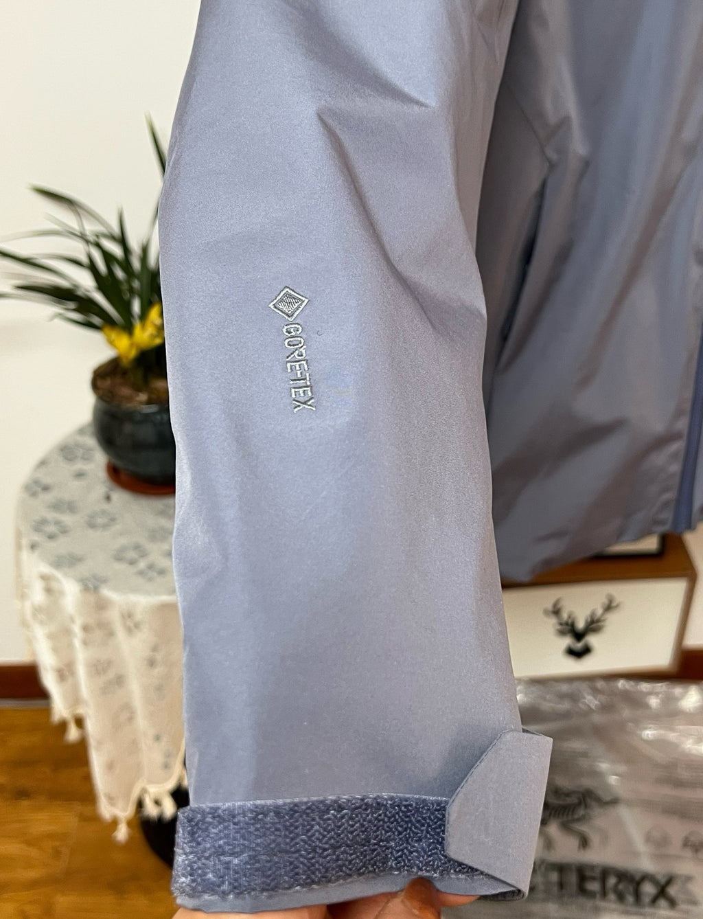 Unisex GORE-TEX Ski Down Jacket 750-Fill European Goose Down Waterproof Windproof Hooded Parka with Detachable Powder Skirt