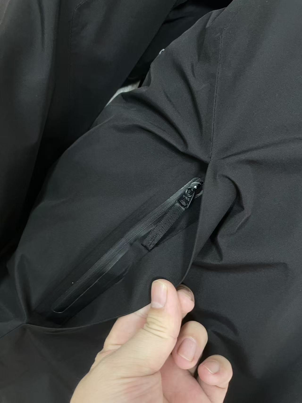 Unisex GORE-TEX Ski Down Jacket 750-Fill European Goose Down Waterproof Windproof Hooded Parka with Detachable Powder Skirt