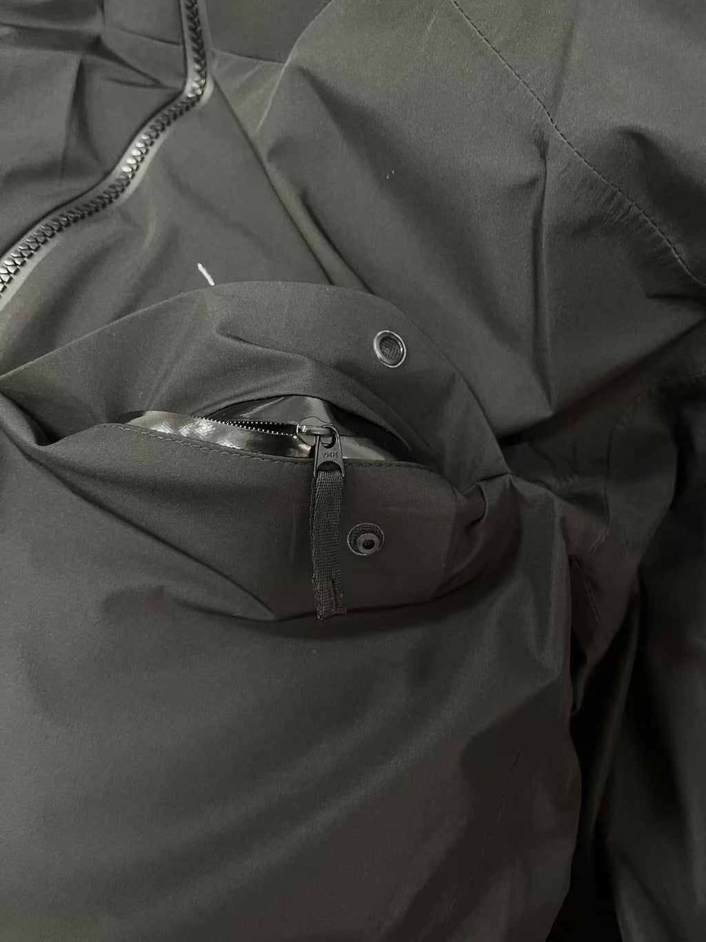 Unisex GORE-TEX Ski Down Jacket 750-Fill European Goose Down Waterproof Windproof Hooded Parka with Detachable Powder Skirt