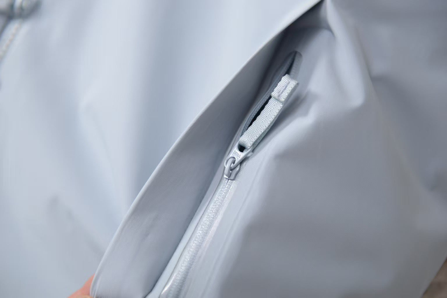 Unisex GORE-TEX Ski Down Jacket 750-Fill European Goose Down Waterproof Windproof Hooded Parka with Detachable Powder Skirt