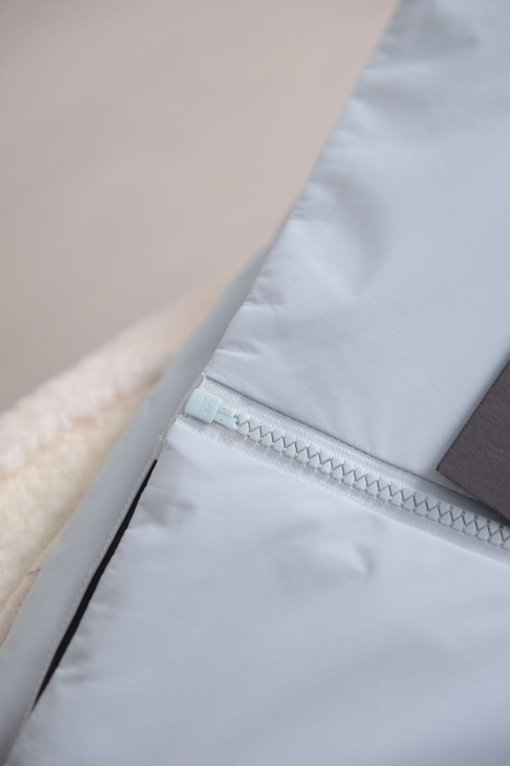 Unisex GORE-TEX Ski Down Jacket 750-Fill European Goose Down Waterproof Windproof Hooded Parka with Detachable Powder Skirt