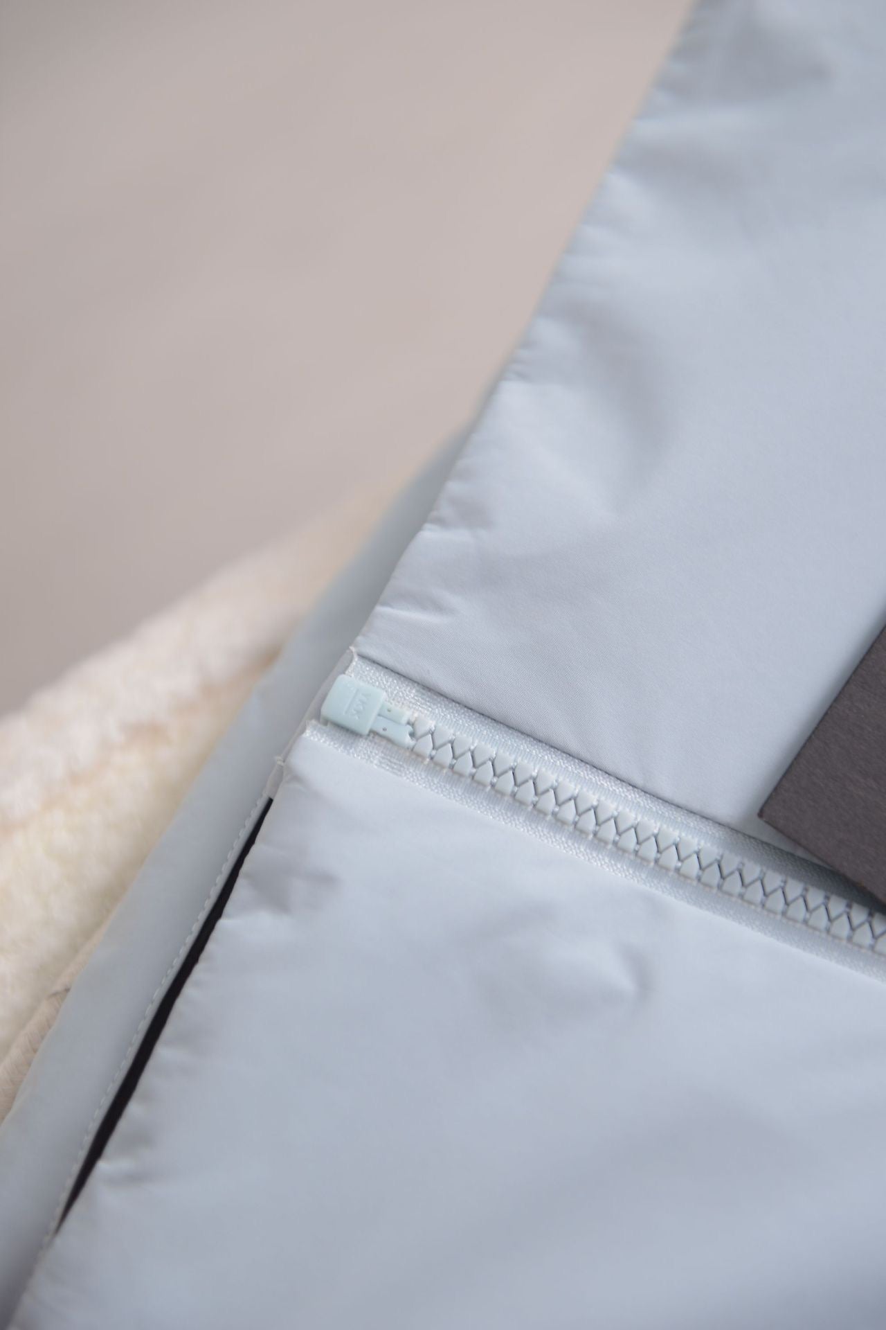 Unisex GORE-TEX Ski Down Jacket 750-Fill European Goose Down Waterproof Windproof Hooded Parka with Detachable Powder Skirt