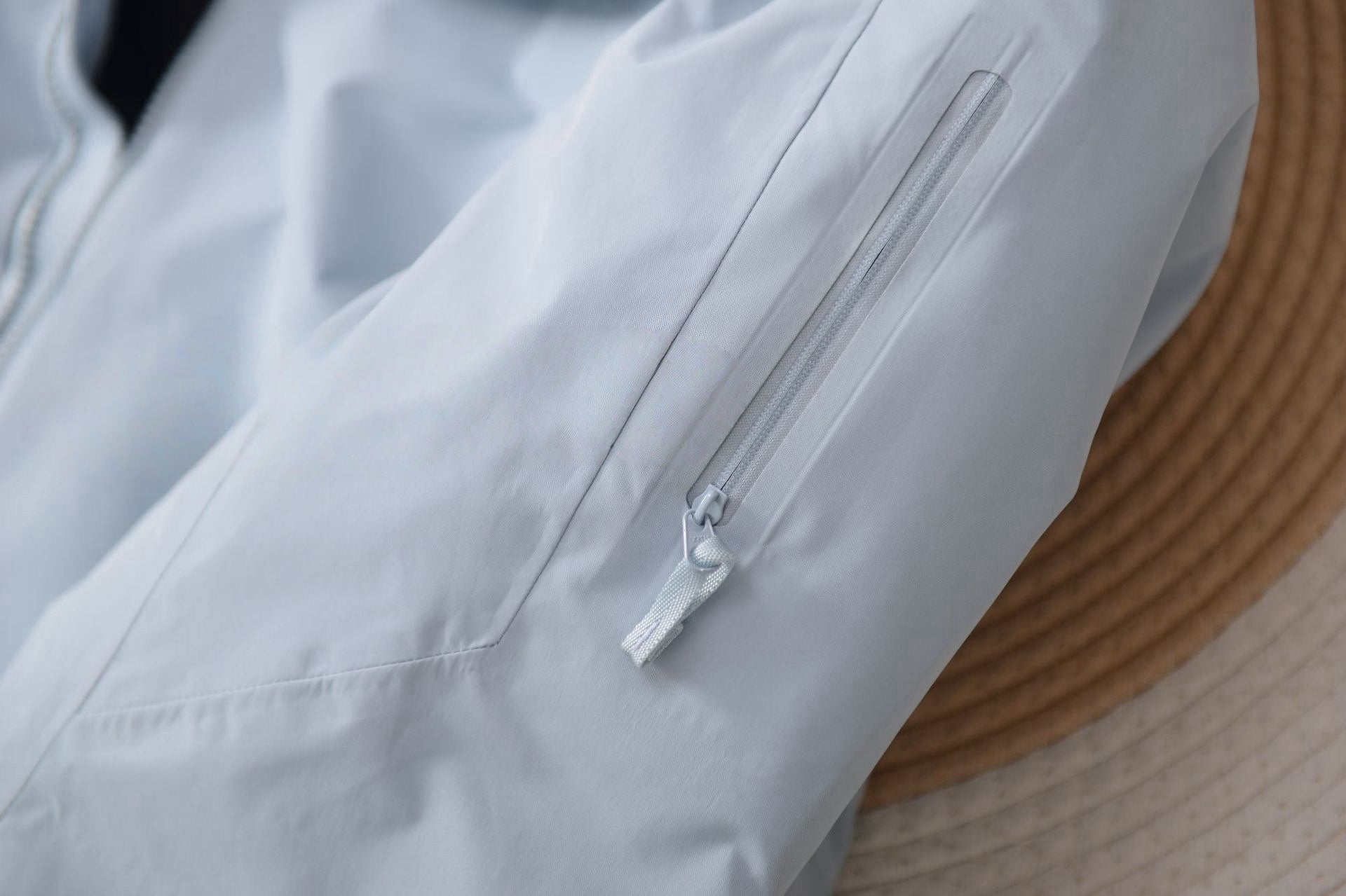 Unisex GORE-TEX Ski Down Jacket 750-Fill European Goose Down Waterproof Windproof Hooded Parka with Detachable Powder Skirt