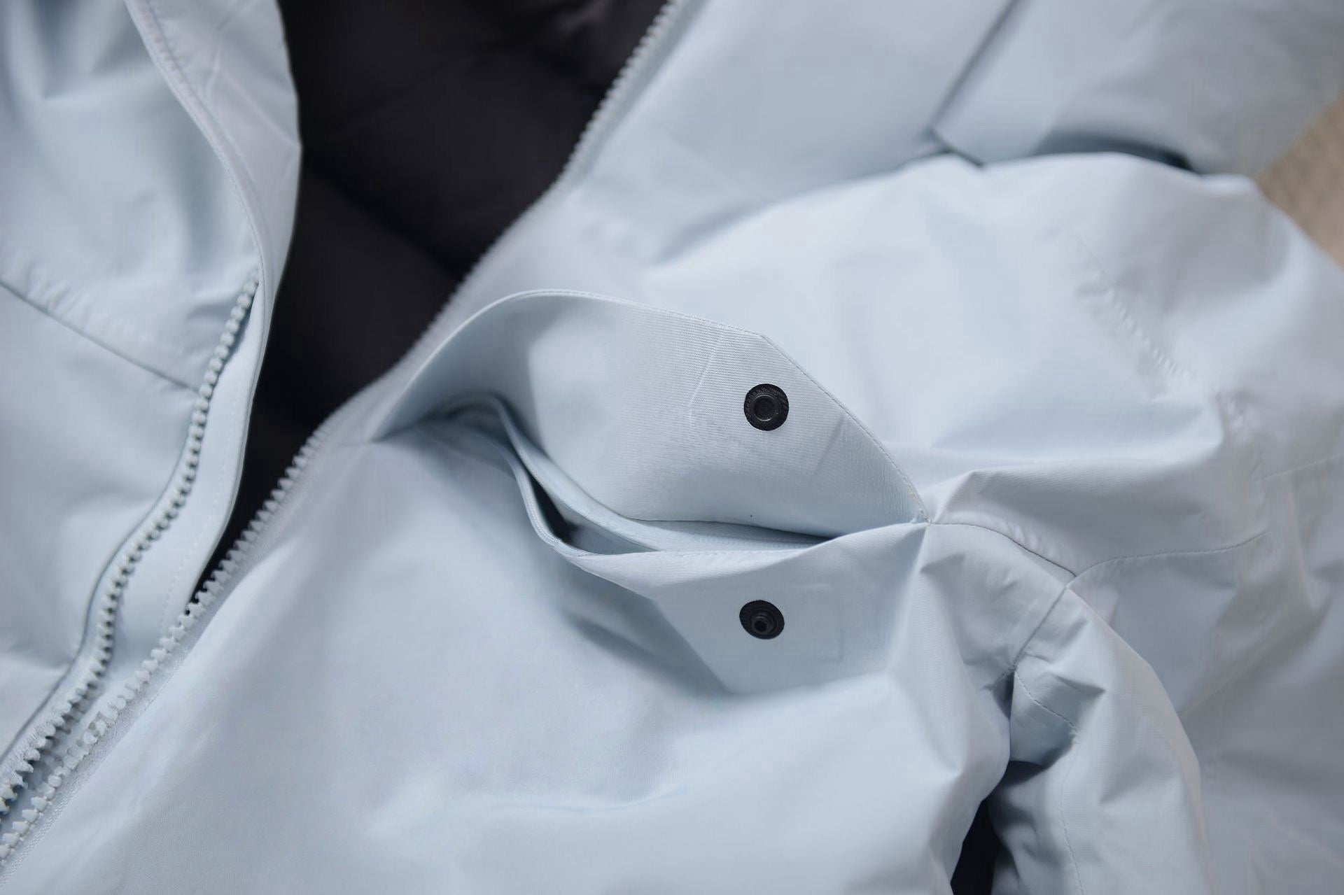 Unisex GORE-TEX Ski Down Jacket 750-Fill European Goose Down Waterproof Windproof Hooded Parka with Detachable Powder Skirt