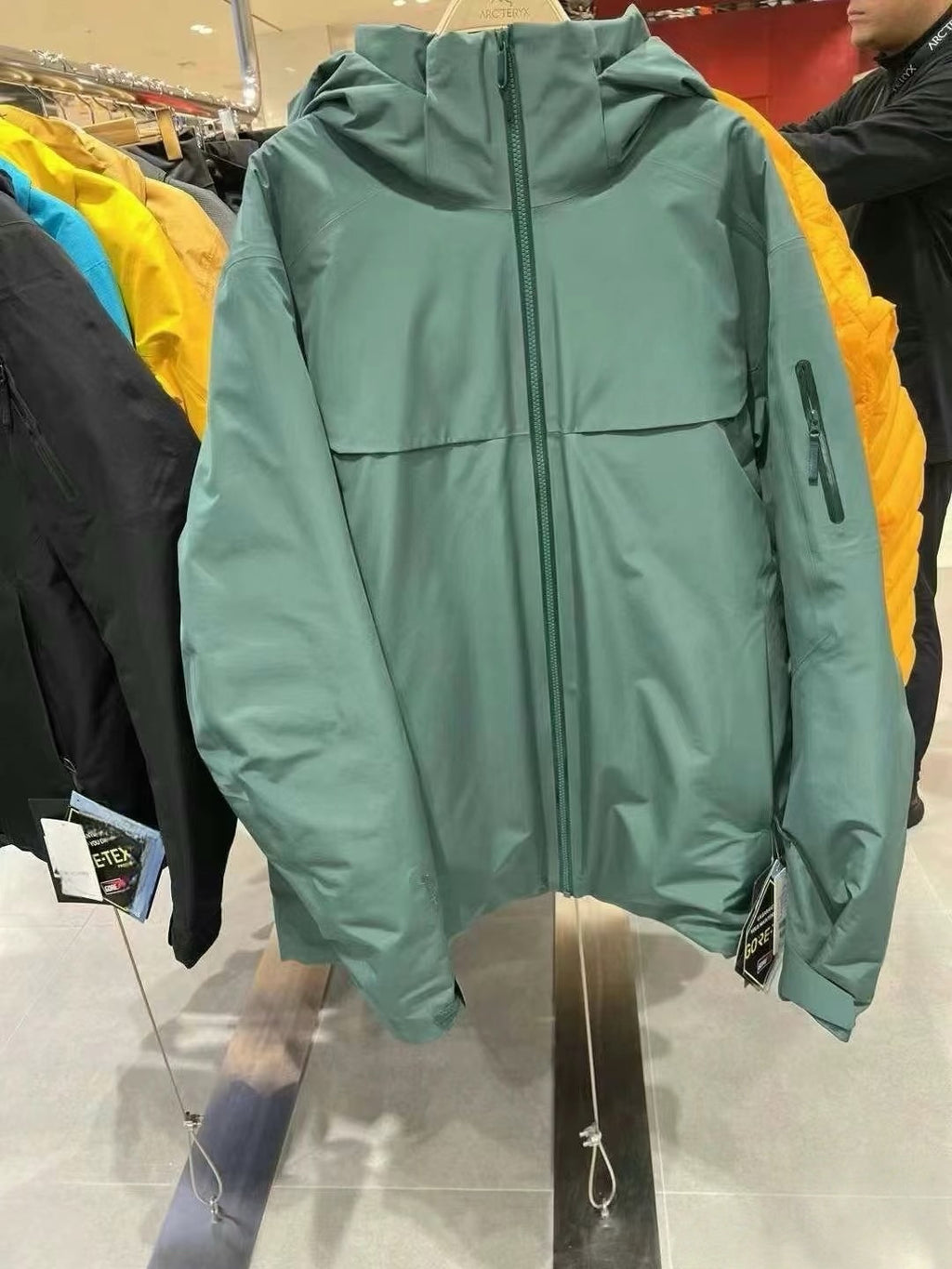 Unisex GORE-TEX Ski Down Jacket 750-Fill European Goose Down Waterproof Windproof Hooded Parka with Detachable Powder Skirt