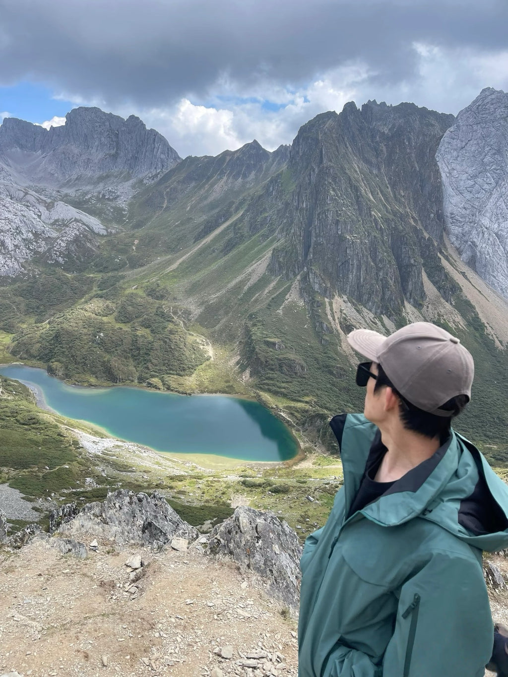 Unisex GORE-TEX Ski Down Jacket 750-Fill European Goose Down Waterproof Windproof Hooded Parka with Detachable Powder Skirt