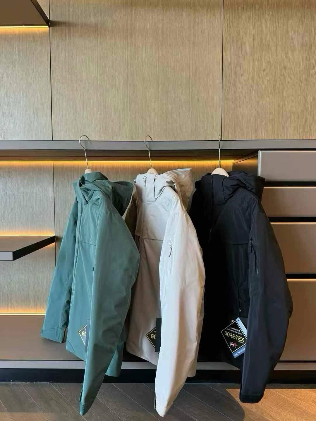 Unisex GORE-TEX Ski Down Jacket 750-Fill European Goose Down Waterproof Windproof Hooded Parka with Detachable Powder Skirt