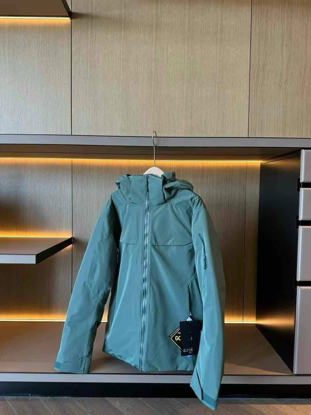 Unisex GORE-TEX Ski Down Jacket 750-Fill European Goose Down Waterproof Windproof Hooded Parka with Detachable Powder Skirt