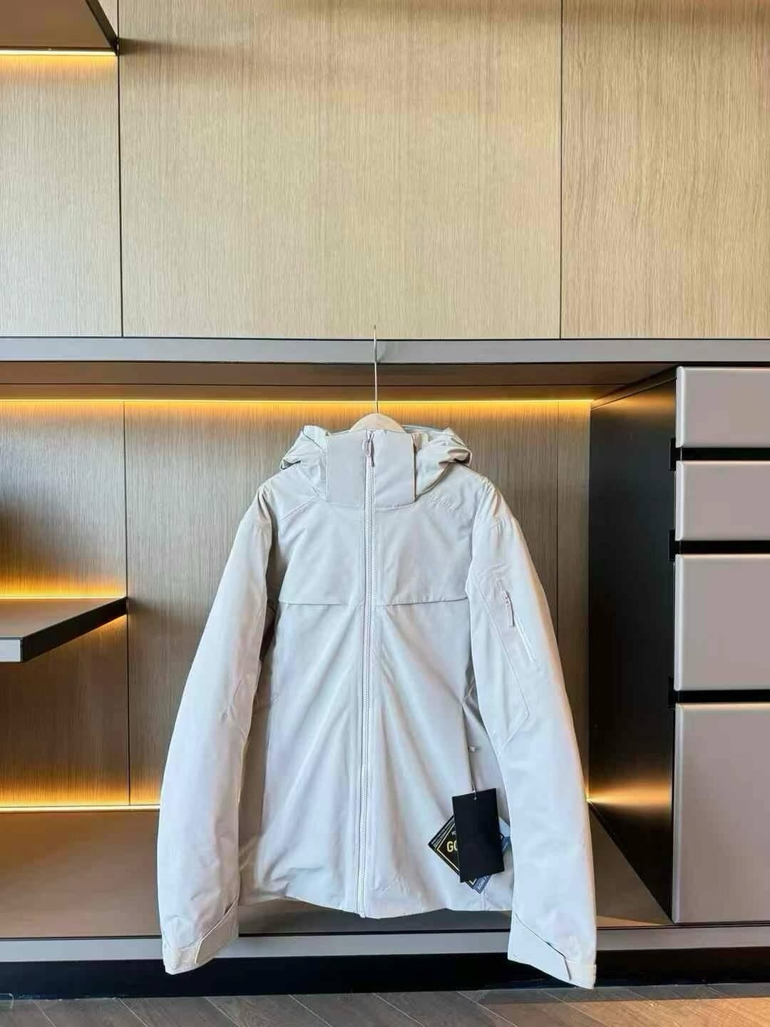 Unisex GORE-TEX Ski Down Jacket 750-Fill European Goose Down Waterproof Windproof Hooded Parka with Detachable Powder Skirt