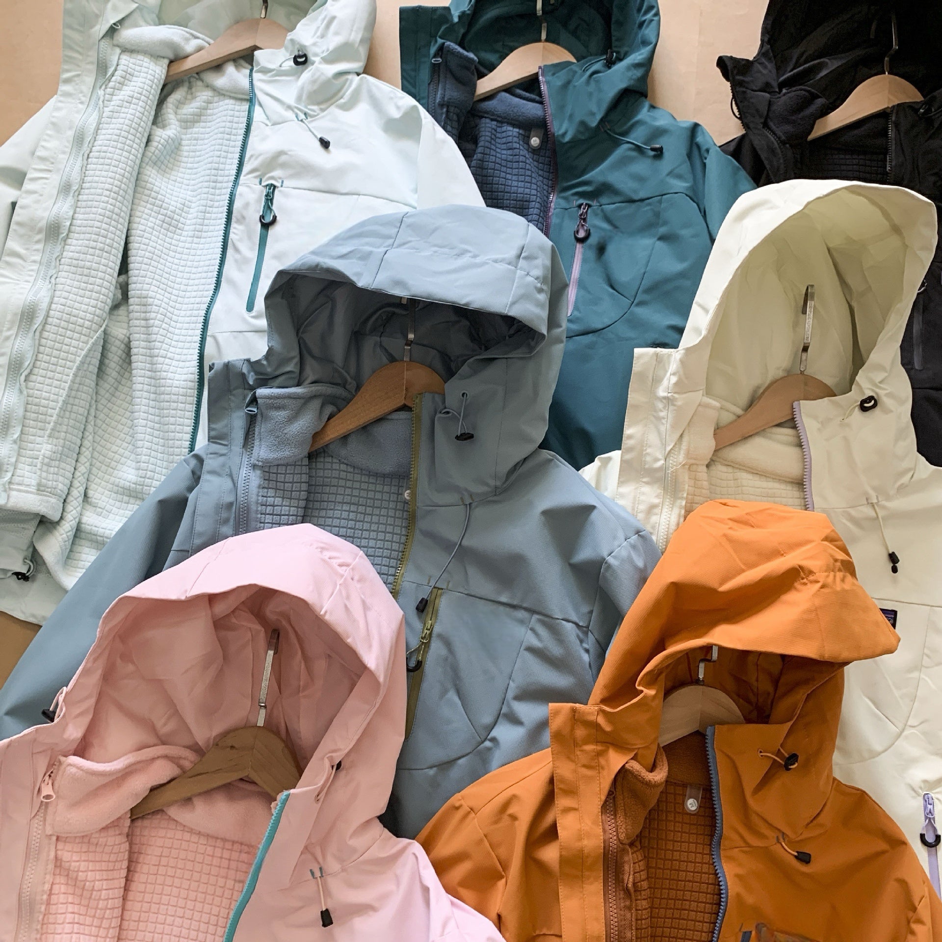 3-in-1 Waterproof Outdoor Shell Jacket with Detachable Grid Fleece Inner – Ultra-Light Thermal Windbreaker for Hiking & Daily Wear Unisex 7 Colors