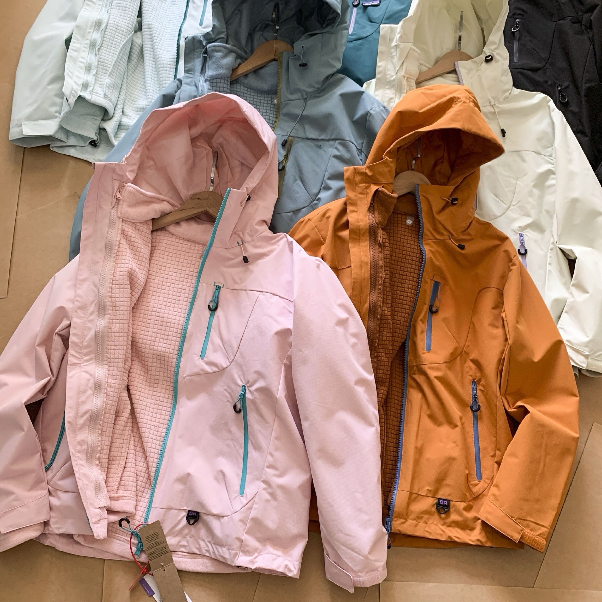 3-in-1 Waterproof Outdoor Shell Jacket with Detachable Grid Fleece Inner – Ultra-Light Thermal Windbreaker for Hiking & Daily Wear Unisex 7 Colors