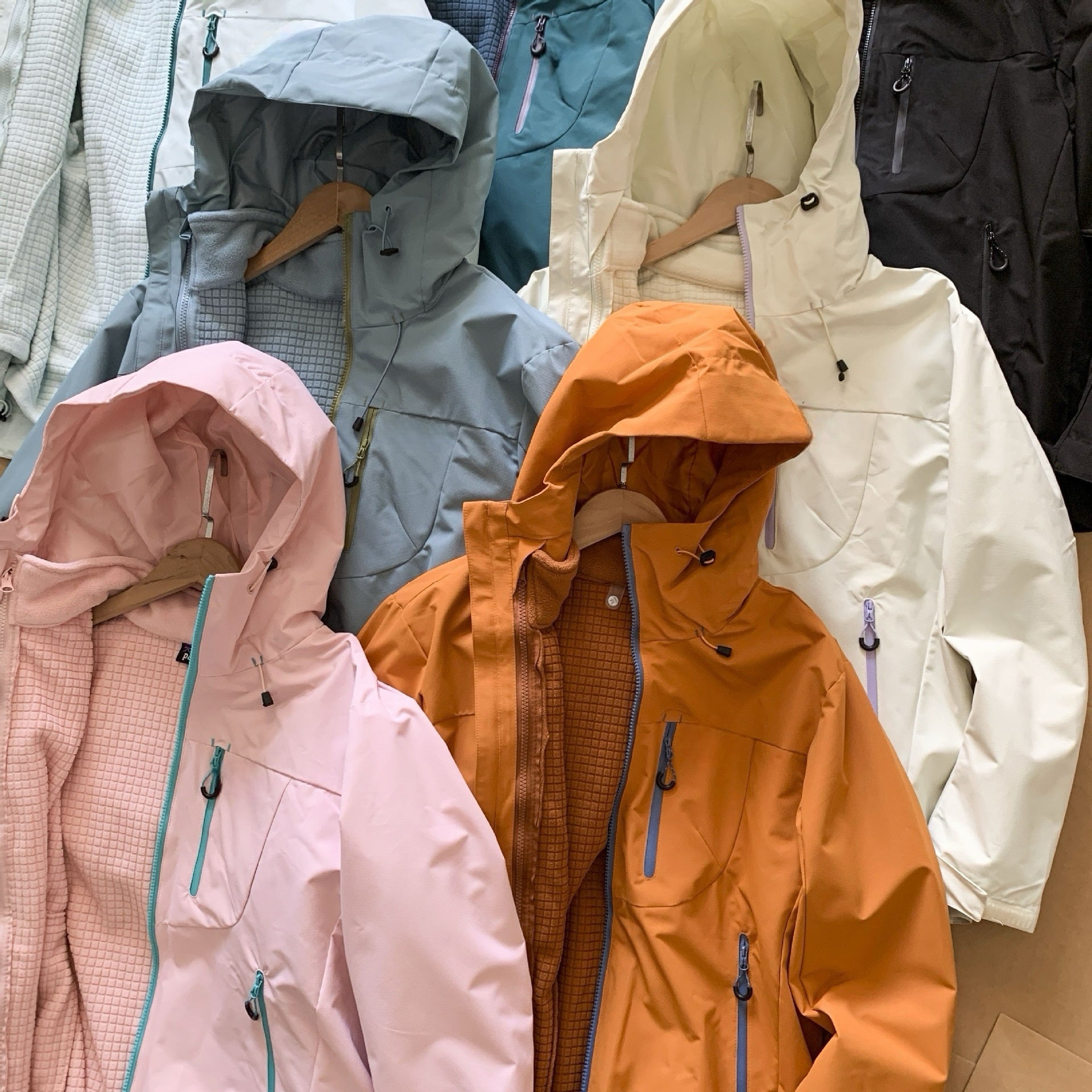 3-in-1 Waterproof Outdoor Shell Jacket with Detachable Grid Fleece Inner – Ultra-Light Thermal Windbreaker for Hiking & Daily Wear Unisex 7 Colors