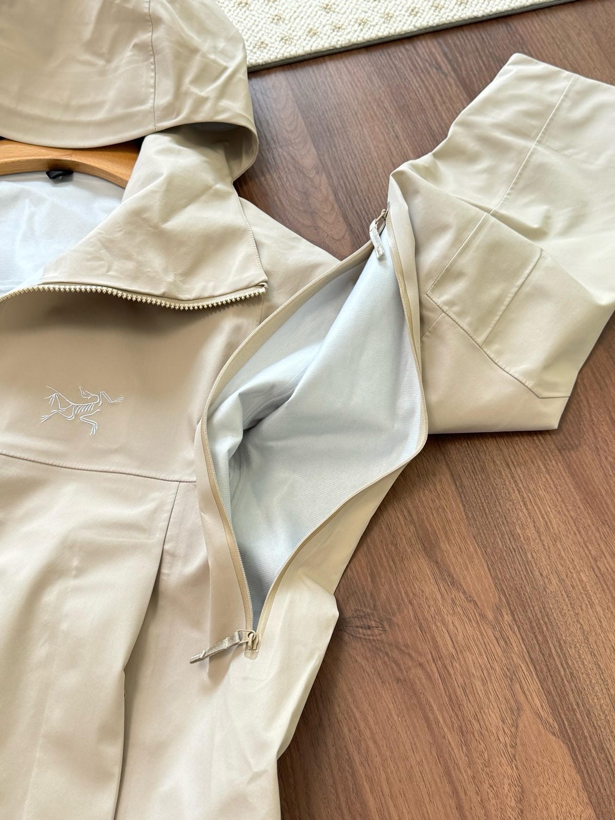 Unisex Waterproof Windproof Anti-Wrinkle Hardshell Jacket All-Weather Easy Care