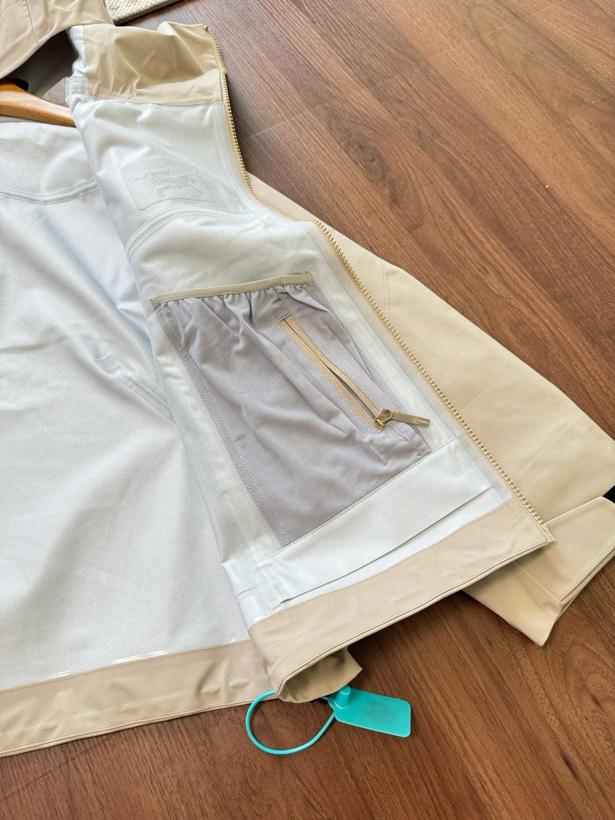 Unisex Waterproof Windproof Anti-Wrinkle Hardshell Jacket All-Weather Easy Care