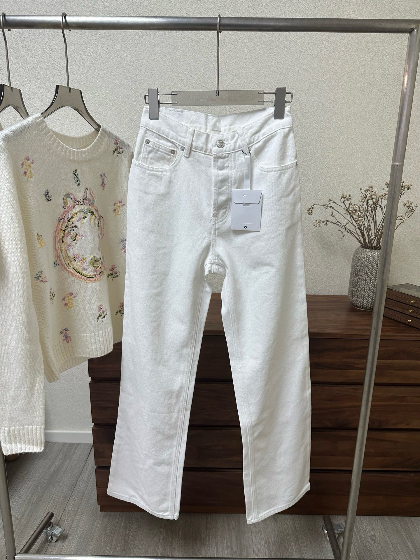 Artisanal Floral Embroidery Cashmere Set: Long/Short Sleeve Knit Top + Classic White Straight-Leg Jeans - Premium 97% Cashmere & 100% Cotton