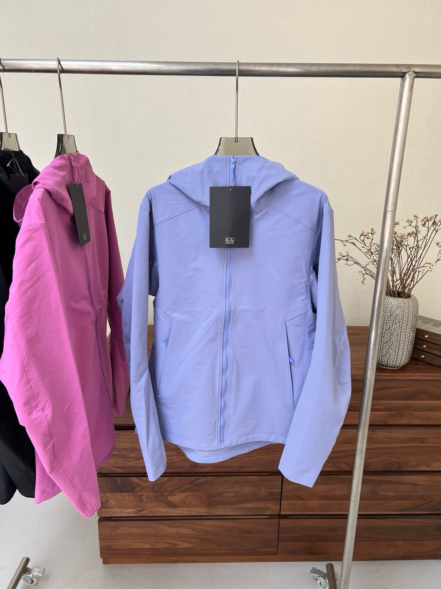 Premium Women's Hoody Softshell Jacket - Custom Windproof & Water-Resistant Outdoor Shell - Slim Fit Tactical Hiking Jacket