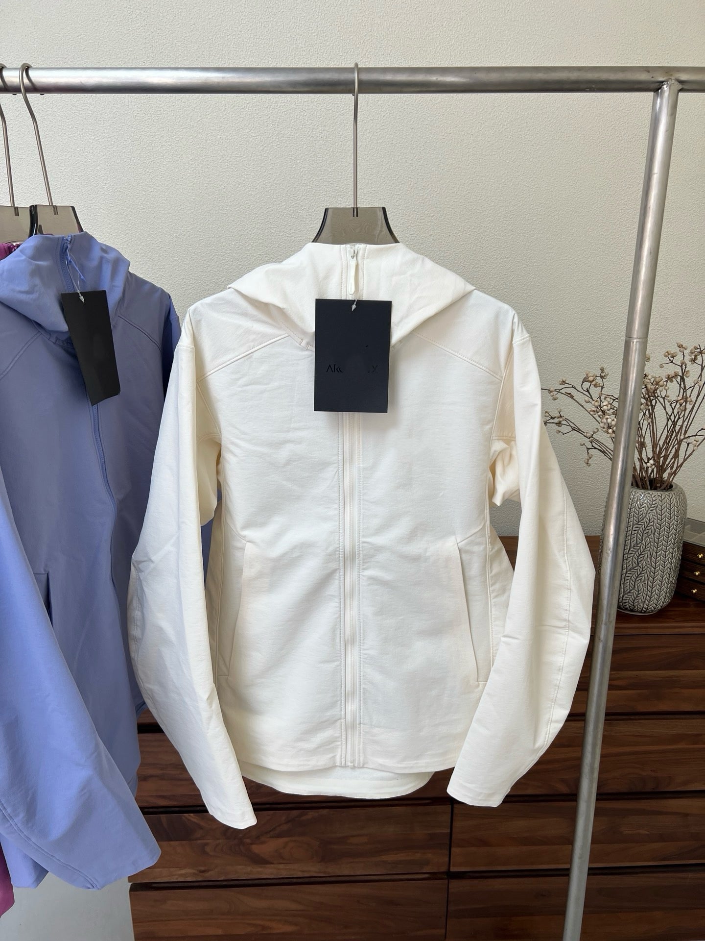 Premium Women's Hoody Softshell Jacket - Custom Windproof & Water-Resistant Outdoor Shell - Slim Fit Tactical Hiking Jacket