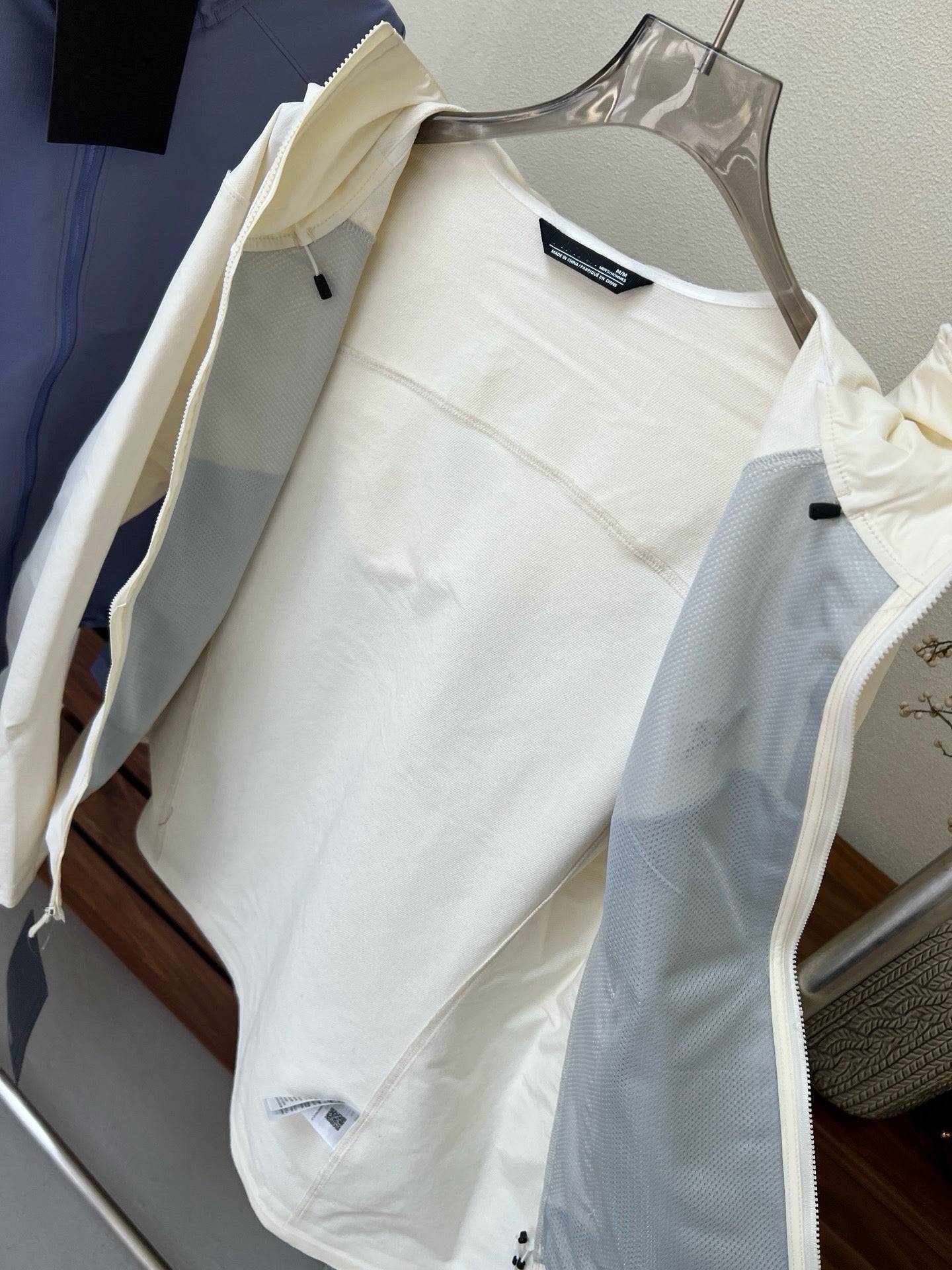 Premium Women's Hoody Softshell Jacket - Custom Windproof & Water-Resistant Outdoor Shell - Slim Fit Tactical Hiking Jacket