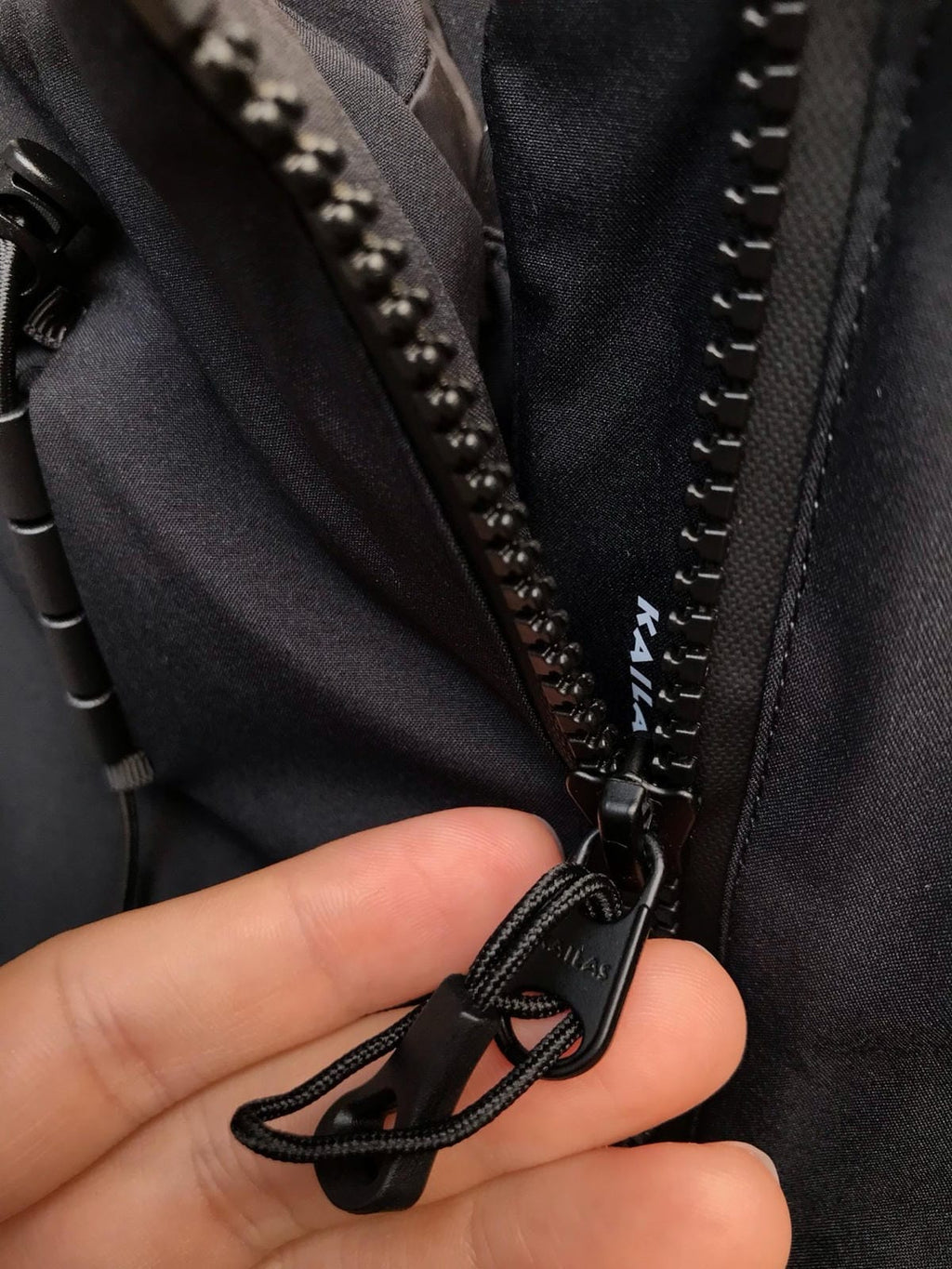 Flix and Ponyo Men's/Women's Waterproof Hooded Duck Down Puffer Jacket for Winter Outdoor Sports Unisex