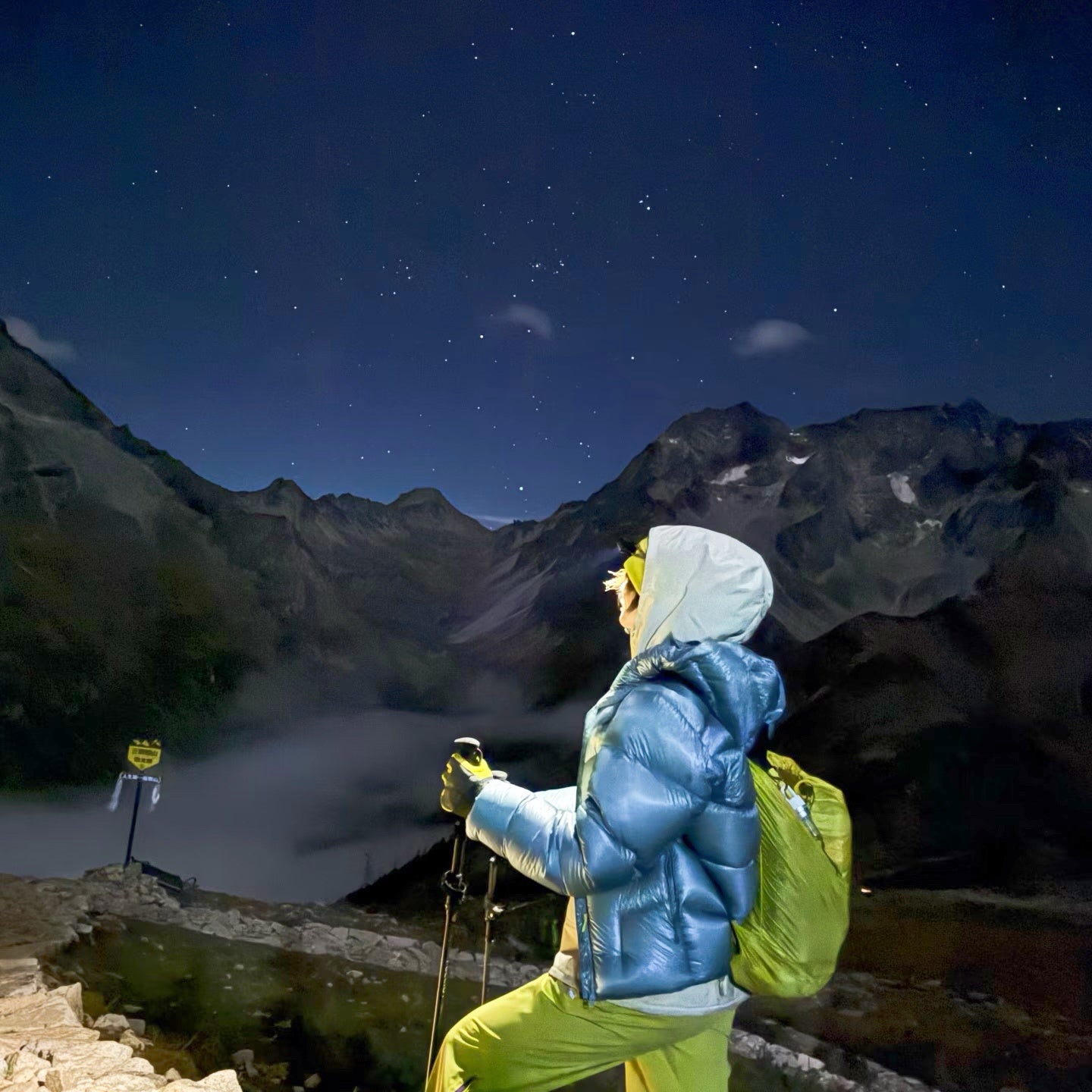 Hooded 1000 Fill Power Water-Repellent Goose Down Lightweight Insulated Outdoor Jacket for Men and Women Unisex Warm  Water-proof with Pocket 1000FP