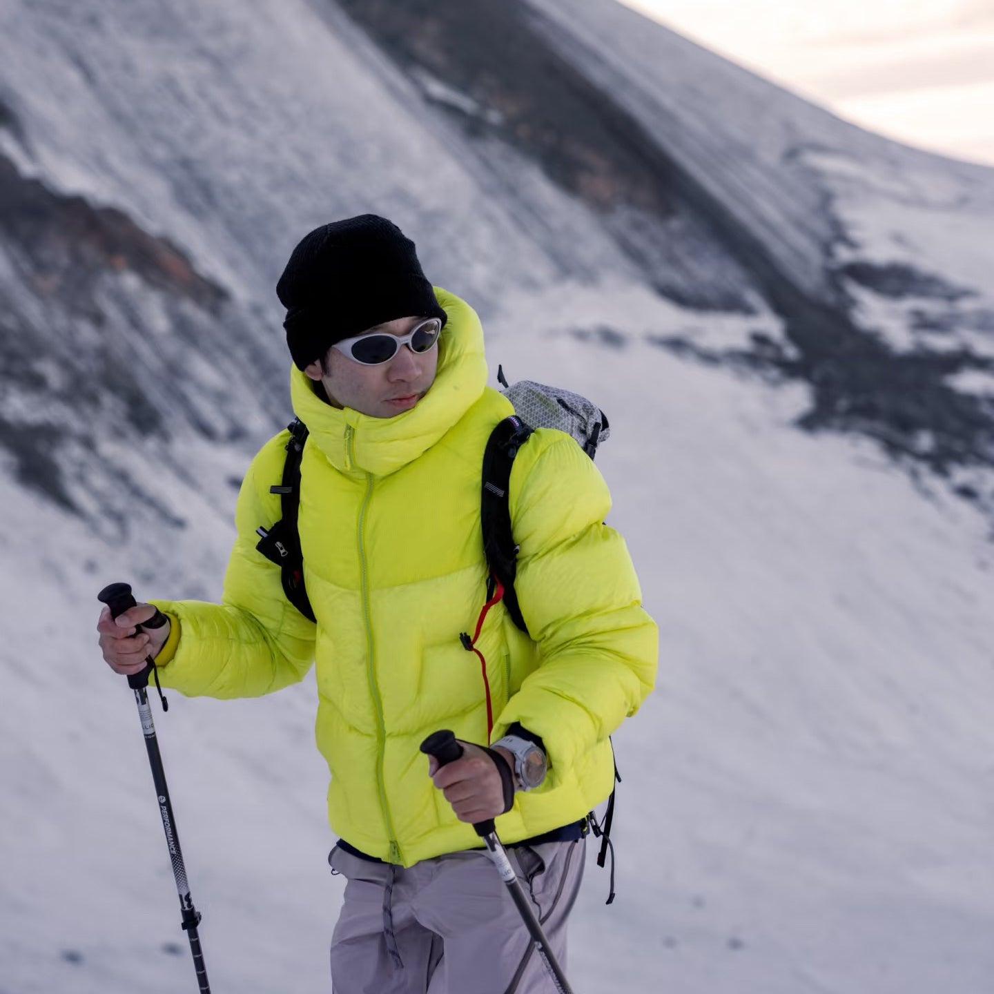 Hooded 1000 Fill Power Water-Repellent Goose Down Lightweight Insulated Outdoor Jacket for Men and Women Unisex Warm  Water-proof with Pocket 1000FP