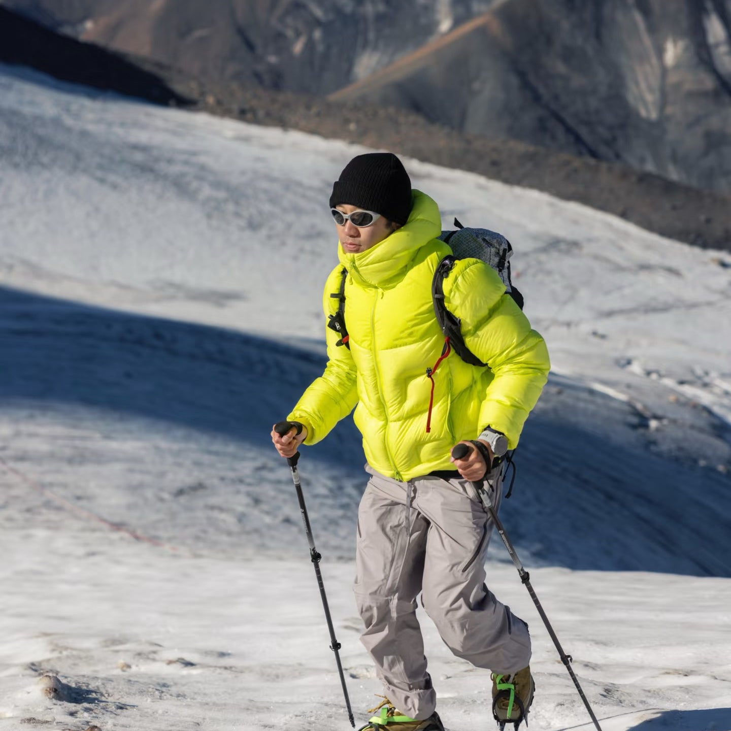 Hooded 1000 Fill Power Water-Repellent Goose Down Lightweight Insulated Outdoor Jacket for Men and Women Unisex Warm  Water-proof with Pocket 1000FP