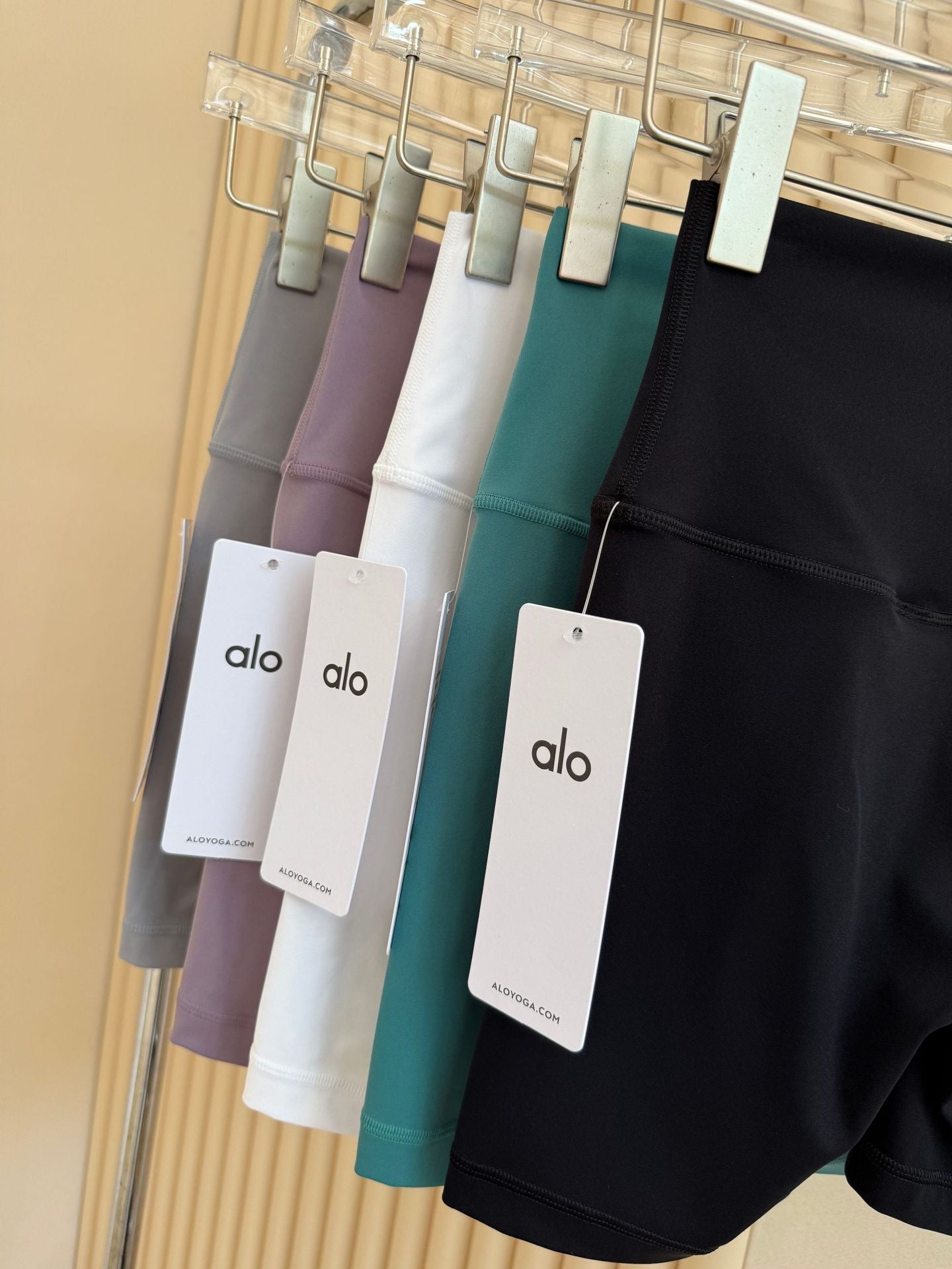 *Alo 7Inch Yoga Cycling Pants High Waist Running Sports Fitness Training Shorts Women Four Hot Pants Outer Wear Women